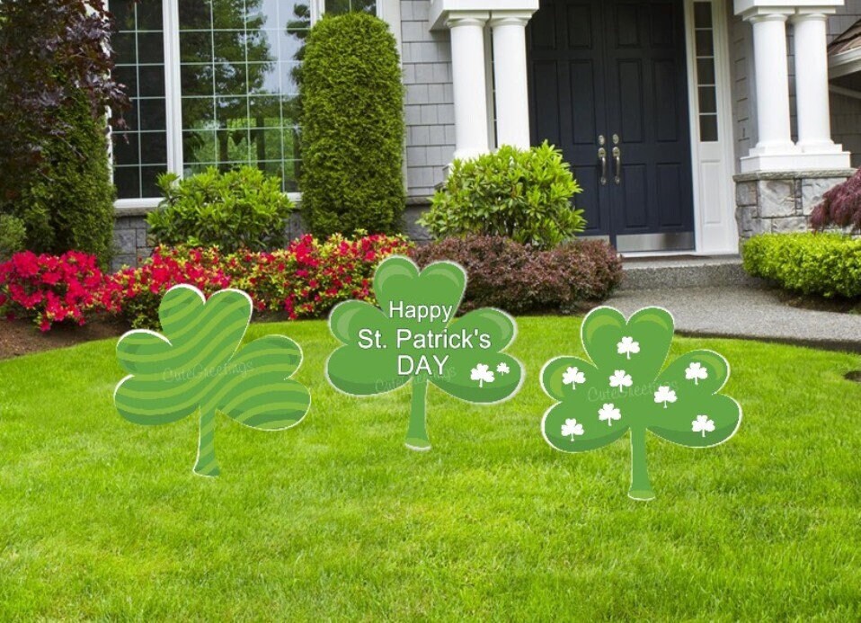 St. Patrick's Day Clover Lawn Decor: Weatherproof Outdoor Sign