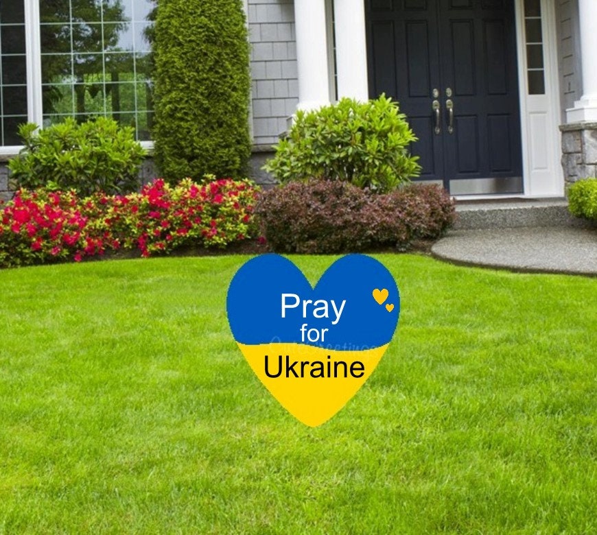 I am with Ukraine Yard Art, Patriotic Heart Flag Yard Sign, Blue, Yellow Lawn Decoration Card Cutout, Indoor/Outdoor Decor with Stakes, Gift