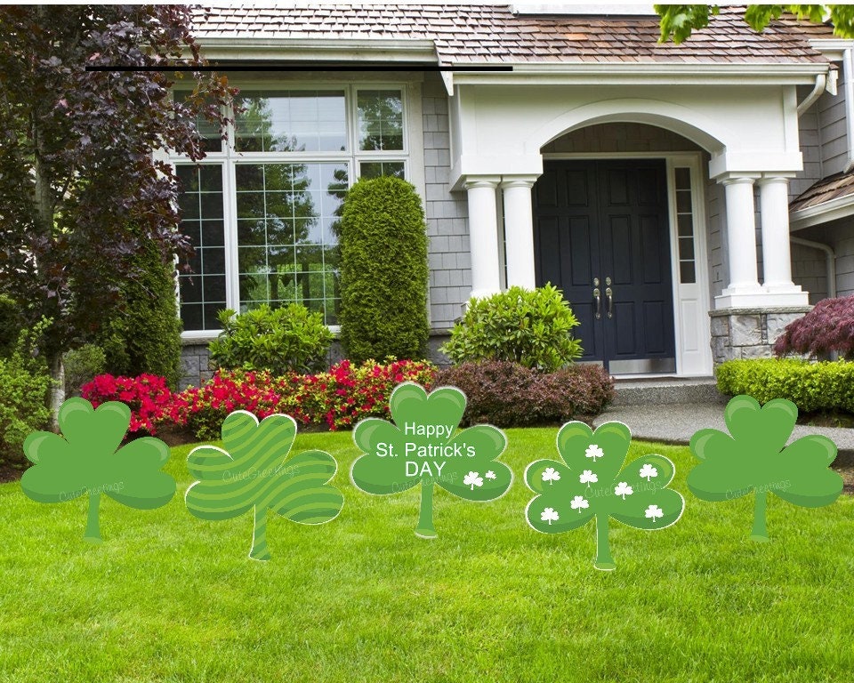 St. Patrick's Day Clover Lawn Decor: Weatherproof Outdoor Sign